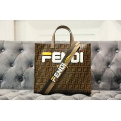 fendi中国官网芬迪女包新款拼色字母LOGO购物袋托特包8BH357