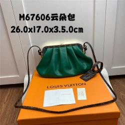 lv日本官网价格女包走秀新款Boursicot云朵包M67606