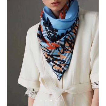 Burberry香港官网巴宝莉女士丝巾新款印花复古格纹围巾40722301