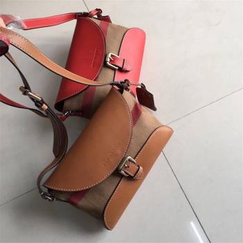 Burberry/巴宝莉中国官网经典款女包Canvas格纹皮革斜背包