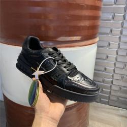 lv板鞋新款男士Monogram 压纹TRAINER 运动鞋1A7WER