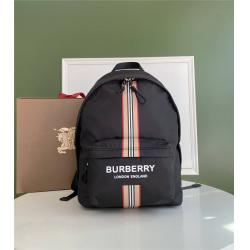 Burberry/巴宝莉香港官网徽标拼标志性条纹印花 ECONYL® 双肩包80357651