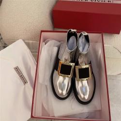 Roger Vivier RV中文官网女靴短靴Viv' Rangers 钻扣漆皮踝靴