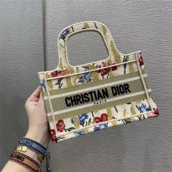 DIOR迪奥官网奢侈品牌排名Hibiscus 刺绣帆布迷你 BOOK TOTE 手袋