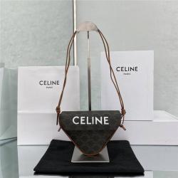 celine欧洲官网赛琳新款标志印花三角形手袋三角包195902