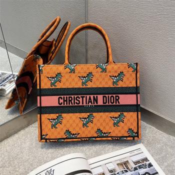 DIOR迪奥官网恐龙Dragon & Fire 图案刺绣BOOK TOTE 手袋