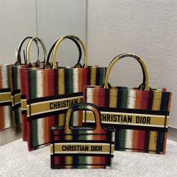 DIOR迪奥香港官网D-Stripes 图案刺绣 BOOK TOTE 手袋