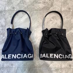 Balenciaga正品巴黎世家官方网站Wheel 大号尼龙抽绳水桶包