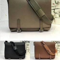 loewe西班牙官网罗意威柔软粒面牛皮革军用邮差包B553A14