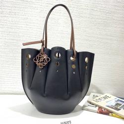 西班牙包包loewe价格罗意威经典牛皮革 Shell Tote 手袋A657R52