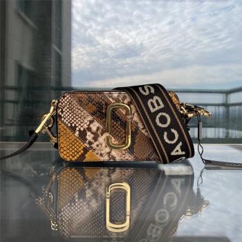 Marc Jacobs MJ品牌官网SNAPSHOT SNAKE EMBOSSED蛇纹相机包