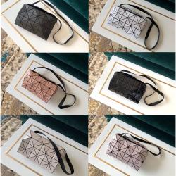 Issey Miyake三宅一生官网价格查询carton 枕头包斜挎包盒子包