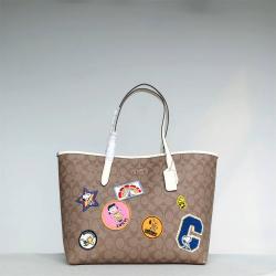 蔻驰官网Coach & Peanuts联名史努比徽章city tote购物袋4292