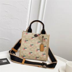 coach官方网站蔻驰Field Tote 22号草莓印花托特包3661