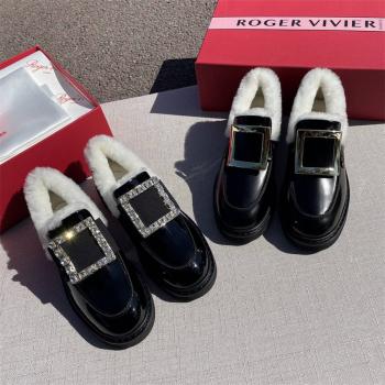 Roger Vivier RV中国官网羊毛Viv' Rangers 金属扣钻扣漆皮乐福鞋