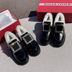 Roger Vivier RV中国官网羊毛Viv' Rangers 金属扣钻扣漆皮乐福鞋