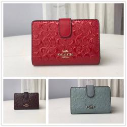 蔻驰正品女包COACH F25937 MEDIUM CORNER浮雕中款钱包卡包