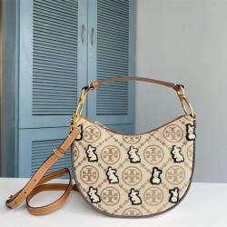 汤丽柏琦官方旗舰店Tory Burch TB 143231 T MONOGRAM 迷你刺绣兔子图案新月包