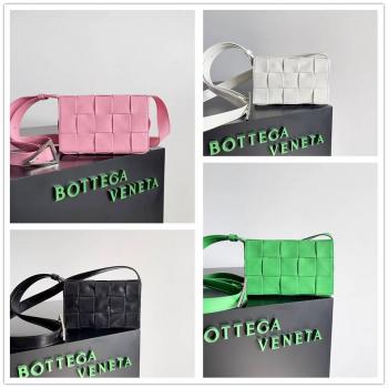 Bottega Veneta葆蝶家bv官网女包717587油蜡皮Cassette小号斜挎包方块包
