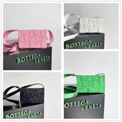 Bottega Veneta葆蝶家bv官网女包717587油蜡皮Cassette小号斜挎包方块包