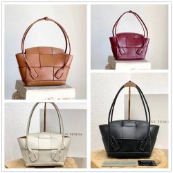 bottega veneta BV葆蝶家香港官网575943 ARCO 33大方格弓弩包手提包