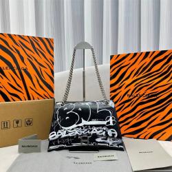 Balenciaga巴黎世家官网女包716393涂鸦CRUSH GRAFFITI中号链带包92832