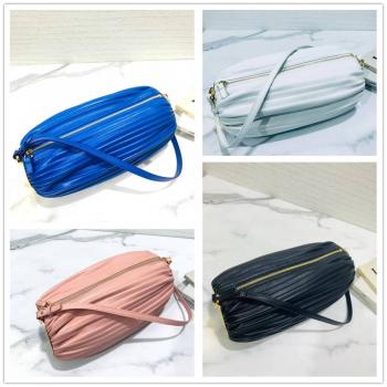 LOEWE罗意威正品官网A912P84 褶皱纳帕皮革手链小包圆筒包89128