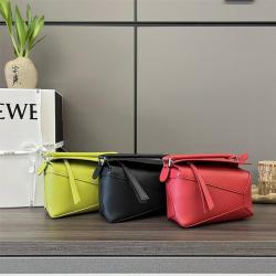 LOEWE罗意威A510P88X14迷你缎面牛皮革 Puzzle Edge 手袋几何包062212