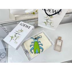 LOEWE罗意威Grasshopper Charm系列蝈蝈挂件包饰钥匙扣