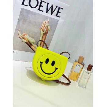 罗意威LOEWE香港官网Smiley®️ Heel 笑脸包马鞍包