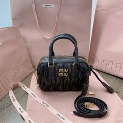 miumiu女包缪缪官网5BB123 Arcadie Matelassé 褶皱羊皮复古擦色保龄球包