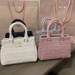 miumiu包多少钱缪缪官网5BA251 Miu Crystal 软羊革手提包水晶钻链条包