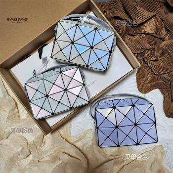 Issey Miyake三宅一生贝母色丘比特盒子包枕头包小方包