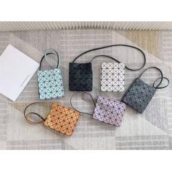 Issey Miyake三宅一生雾面磨砂PRISM系列单肩斜挎包