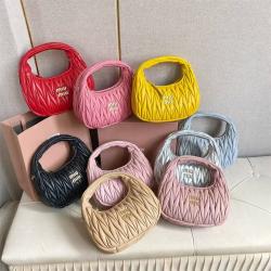MIUMIU缪缪中国官网5BC125 Wander Matelassé软羊革小号新月包
