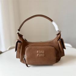 MIUMIU缪缪5BC146 Pocket Nappa皮革口袋包机车包腋下包