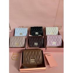 MIUMIU缪缪5MV204 Matelassé 软羊革小号短款钱包