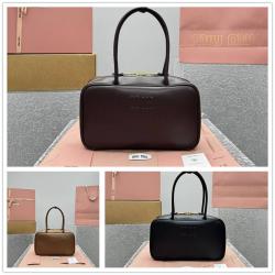 MIUMIU中文官网缪缪5BB172 Beau皮革手提包公文包保龄球包5591