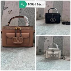 Valentino华伦天奴官网女包迷你 LOCÒ 钻扣小牛皮盒子包1086