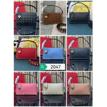 Valentino华伦天奴中文官网ROCKSTUD小号铆钉斜挎包腋下包2047