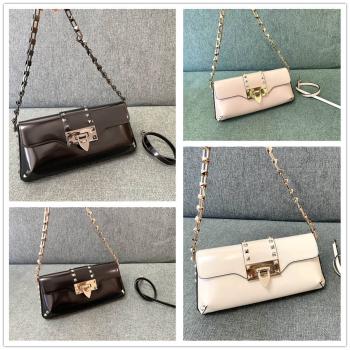 Valentino华伦天奴香港官网GARAVANI ROCKSTUD小牛皮链条包0002