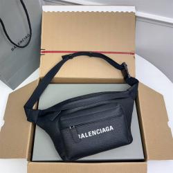 Balenciaga巴黎世家552375 EVERYDAY LOGO字母牛皮腰包胸包
