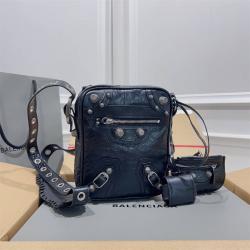 Balenciaga巴黎世家官网男包719065 LE CAGOLE男士斜挎包机车相机包