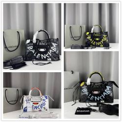 Balenciaga巴黎世家中文官网CLASSIC CITY GRAFFITI 中号涂鸦机车包