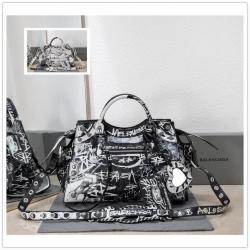 Balenciaga中国官网巴黎世家700451 NEO CAGOLE GRAFFITI 大号涂鸦机车包