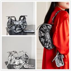 Balenciaga巴黎世家官网6713091 LE CAGOLE GRAFFITI 涂鸦加小号腋下包饺子包