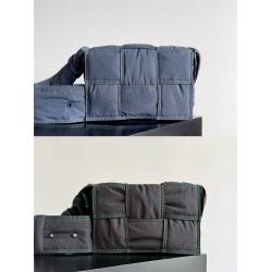 bottega veneta BV葆蝶家795675（755182）尼龙小号Cassette加衬科技斜挎包
