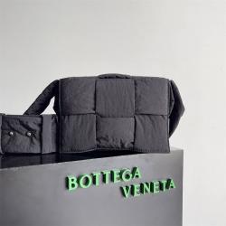 bottega veneta BV葆蝶家755182尼龙小号Padded Tech Cassette加衬科技斜挎包