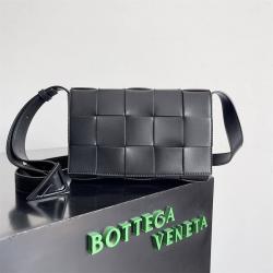 bottega veneta BV葆蝶家737950/708768 枪色Cassette 男士斜挎包方块包
