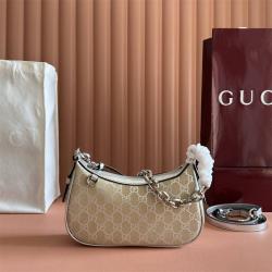 gucci包包古驰 847447 GG Emblem系列小号肩背包（银色）
